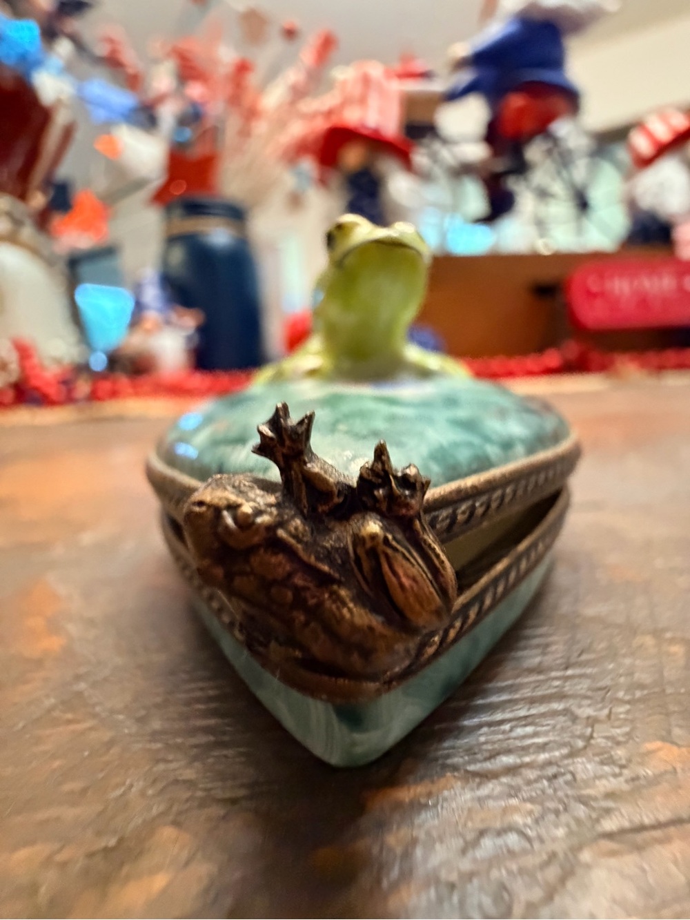 Vintage Charmart Limoges Box Frog On Lily Pad Heart Signed HC Peint Surprise